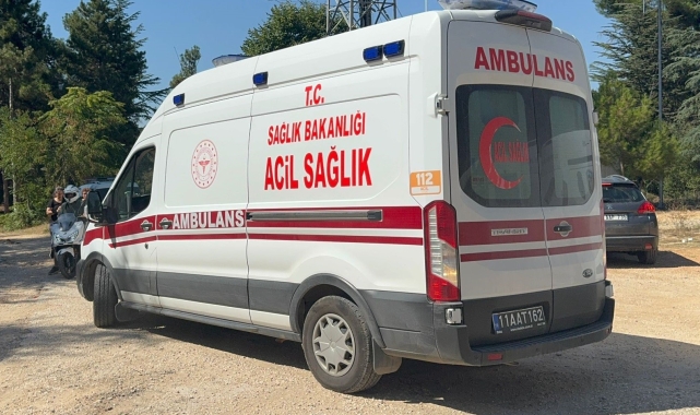 Kontrolden çıkan motosiklet 2 araca çarparak durabildi: 2 yaralı