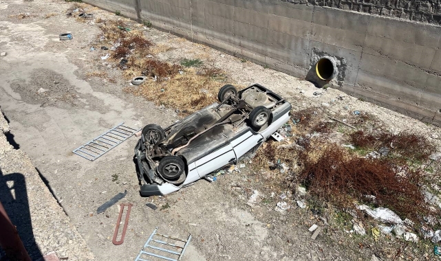 Kontrolden çıkan otomobil kanala düştü: 1 yaralı