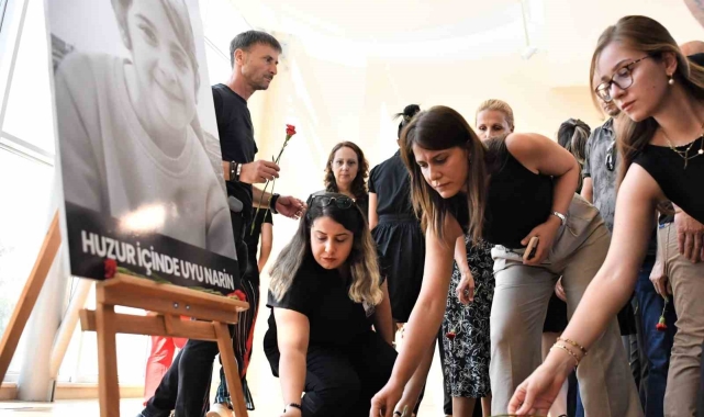 Konyaaltı Narin için siyaha büründü