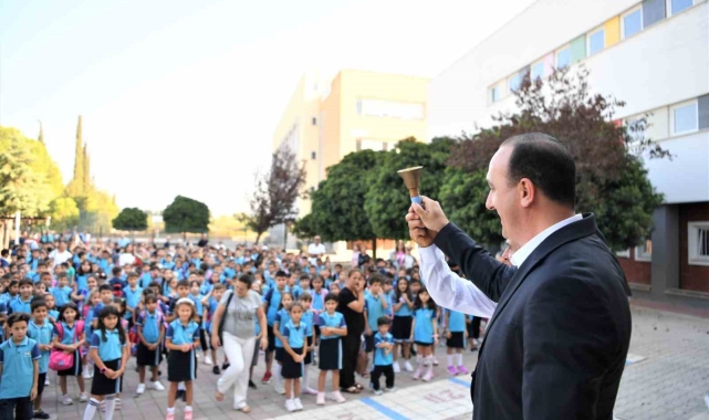Konyaaltı'nda ilk ders zilini Başkan Kotan çaldı