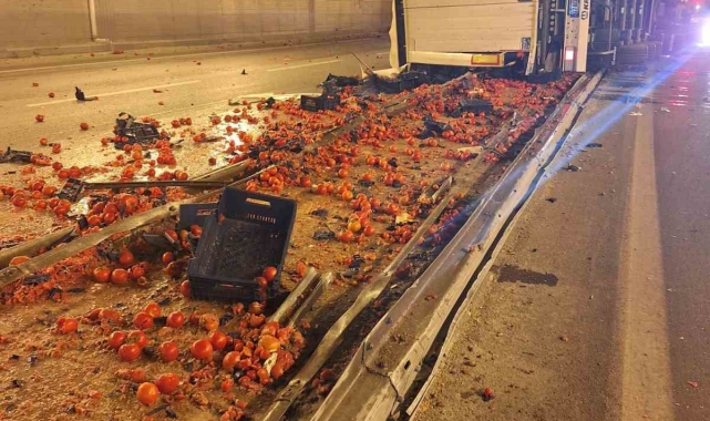 Konya'da tır devrildi: 1 ölü