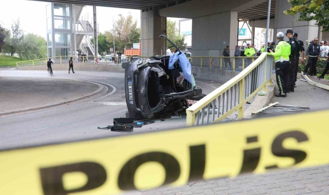 Konya'da üst geçitten aşağıya düşen otomobil sürücüsü genç kadın öldü