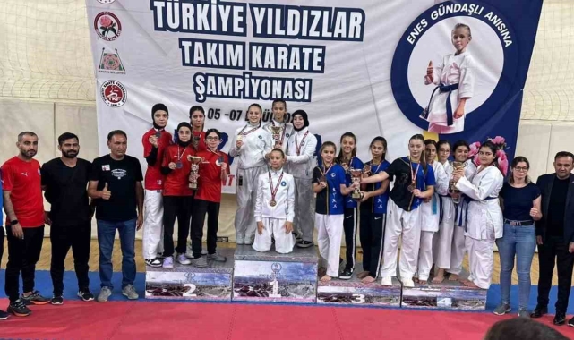 Körfez'in karate takımı Türkiye ikincisi oldu