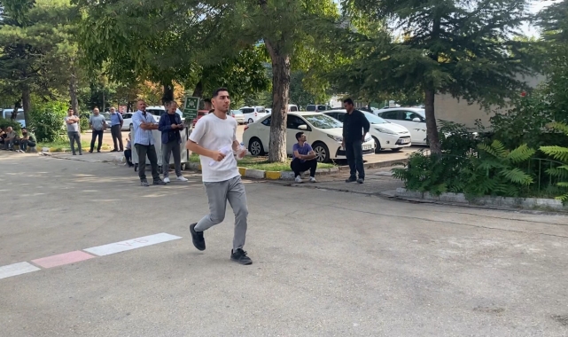 Koşarak geldikleri KPSS'ye saniyelerle yetiştiler