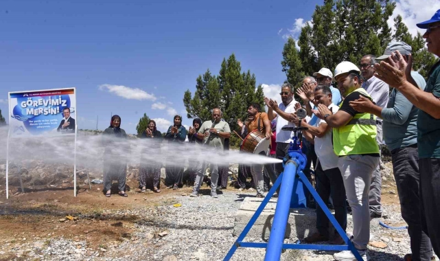 Köylüler su sevincini davul zurna ile kutladı