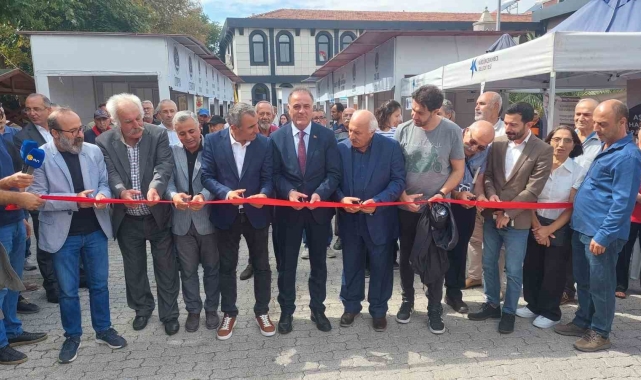 Küçükçekmece'de kitap fuarı açıldı