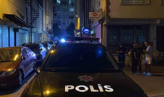 Küçükçekmece'de uyuşturucu madde etkisindeki şahıs, genç kızın evine girdi