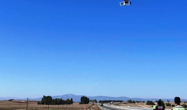 Kütahya'da cayrokopter ile havadan trafik denetimi