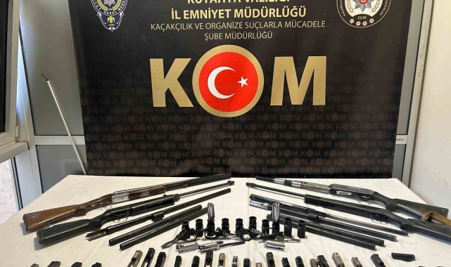 Kütahya'da kaçak silah operasyonu