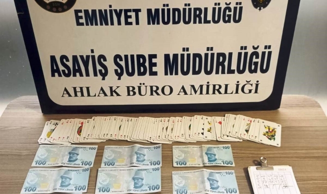 Kütahya'da kumar oynayan 4 kişiye 25 bin 700 TL para cezası