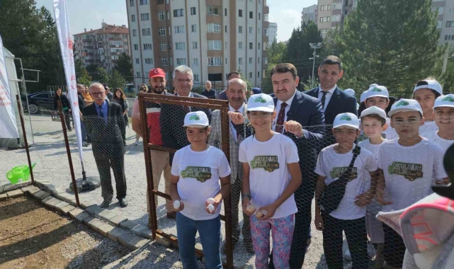 Kütahya'da 'Okuldaki çiftlik' projesi ile hasat heyecanı yaşandı