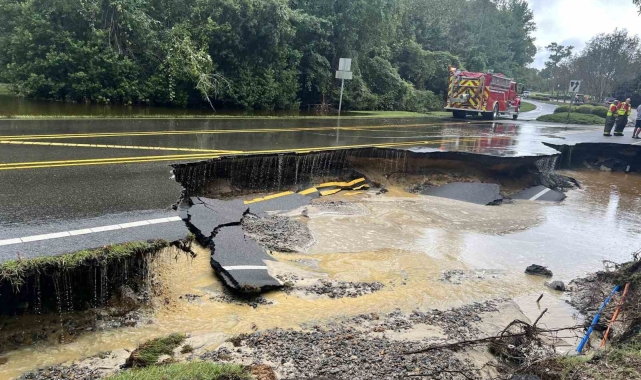 Kuzey Carolina'da tropikal fırtına: Sokaklar sular altında kaldı