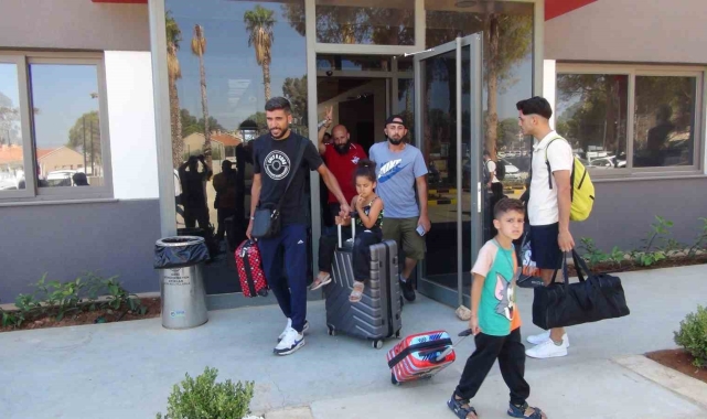 Lübnan'ı terk eden yabancı uyruklular deniz yolu ile Mersin'e geldi