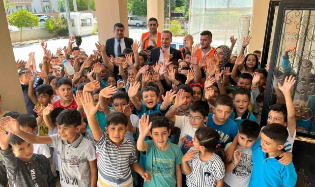 MAGİNDER'den öğrencilere kırtasiye desteği