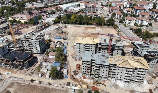 Malatya'da binalar hızla yükseliyor, umutlar yeniden yeşeriyor