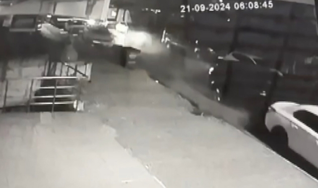 Maltepe'de alkollü sürücü park halindeki 3 araca çarptı