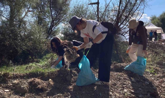 Mamak Kent Ormanı'nda gönüllüler tarafından temizlik yapıldı