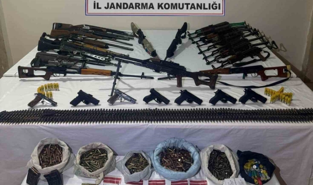 Mardin'de 8 ayrı adrese operasyonda cephanelik çıktı: 10 gözaltı