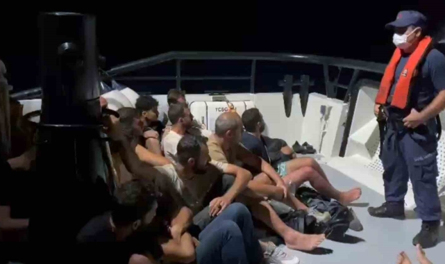 Marmaris'te 23 düzensiz göçmen kurtarıldı