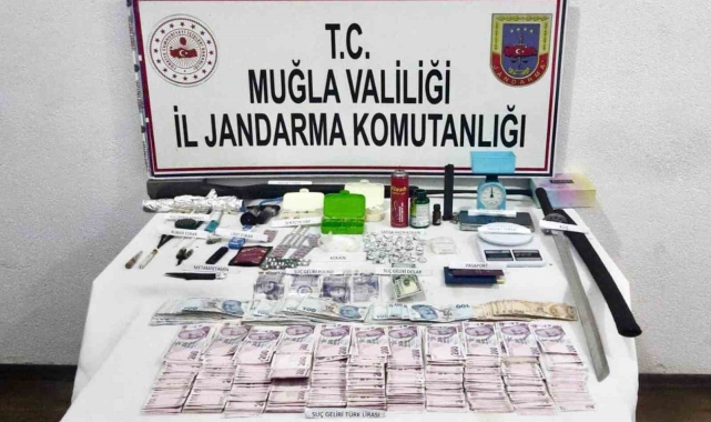 Marmaris'te uyuşturucu operasyonunda Samuray kılıcı ele geçirildi