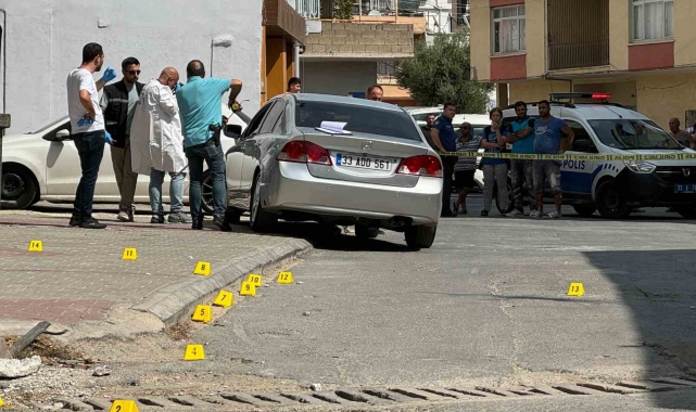 Mersin'de otomobile silahlı saldırı: Ağabey öldü, kardeşi ağır yaralı