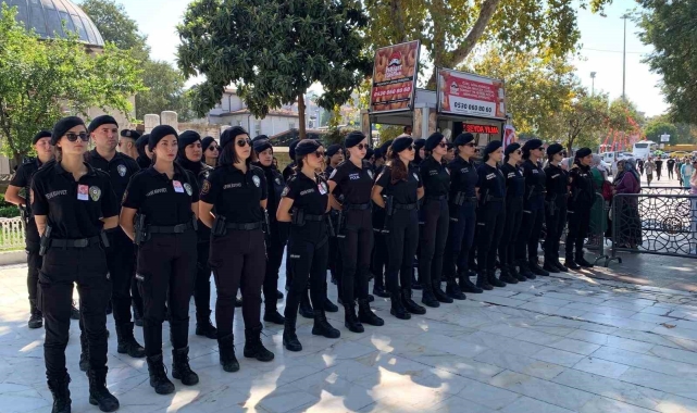 Meslektaşları şehit polis Şeyda Yılmaz için lokma dağıttı