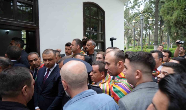 MHP Genel Sekreteri İsmet Büyükataman Ertuğrul Gazi Türbesi'ne alınmayınca arbede yaşandı