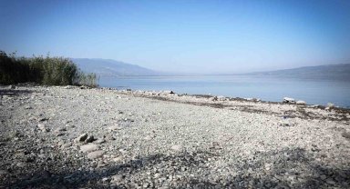 Milyonlarca kişinin içme su kaynağı gölde korkutan görüntü: Su 17 metre geri çekildi