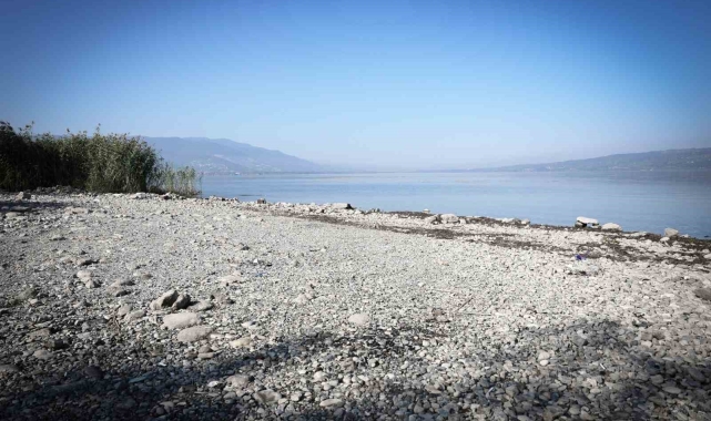 Milyonlarca kişinin içme su kaynağı gölde korkutan görüntü: Su 17 metre geri çekildi