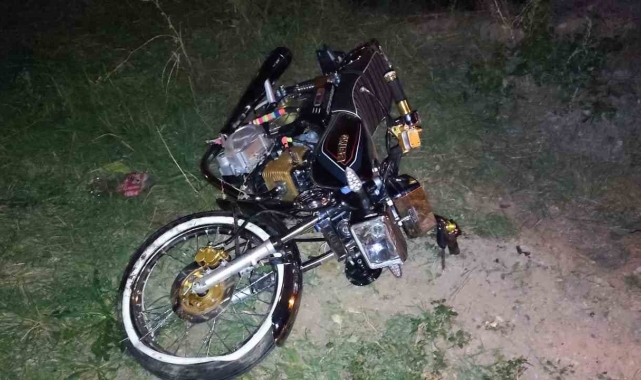 Minibüs ve motosikletlerin karıştığı kazada 2 kişi yaralandı