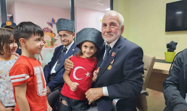 Minik öğrenciler gazilerle buluştu