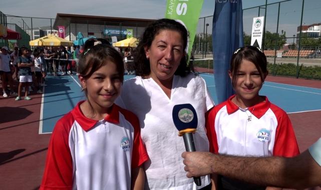 Minik sporcu ve velilerden Ulusal 12 Yaş Hafta Sonu Tenis Turnuvası'na tam not