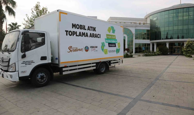 Mobil atık toplama aracı vatandaşın hizmetinde