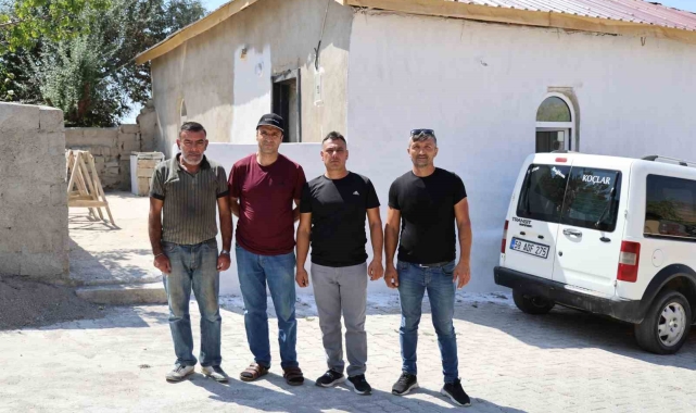 Muhtar ve azaları el ele verdi, ihtiyaç sahiplerine 6 ev yaptı