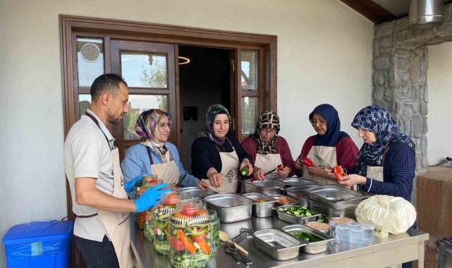 Müze Meram Yemek Atölyesinde sohbahar, kış hazırlıkları yapıldı