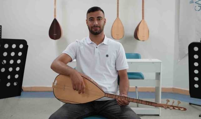 Müzik tutkusu olan hemofili hastası genç konservatuarı kazandı