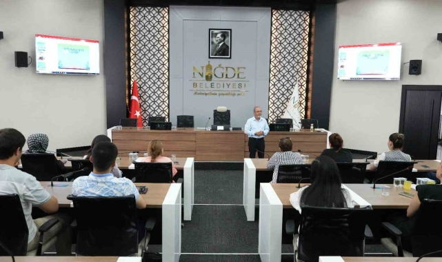 Niğde'de Belediye Personeline "Aile Ve Kurum İçi İletişim" Eğitimi