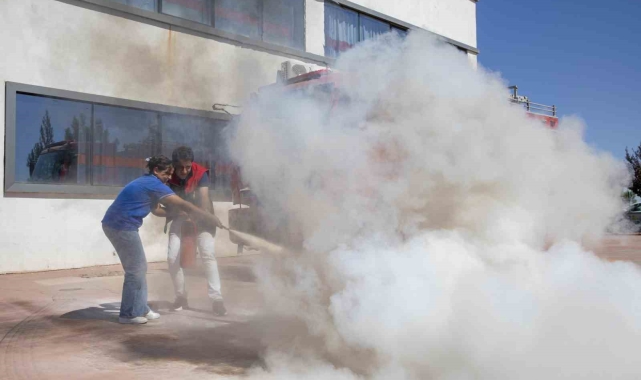 Öğrencilere yangına müdahale eğitimi verildi