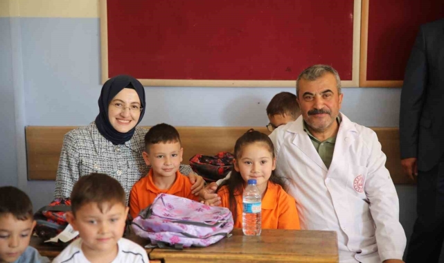 Okul çantaları Akyurt Belediyesinden