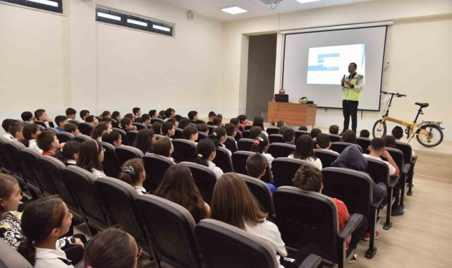 Okullarda Temel Trafik ve Bisiklet Kültürü semineri veridi