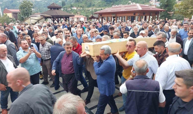 Okulun 4. katından merdiven boşluğuna düşen kız çocuğu son yolculuğuna uğurlandı