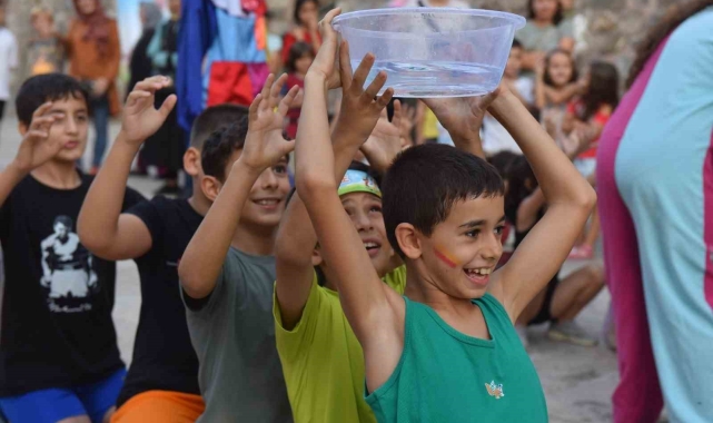 Onbeş mahallede 15 bin çocuk sokak oyunlarında buluştu