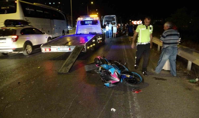 Önlem almadan duran tur minibüsü trafik kazasına neden oldu: 2 yaralı