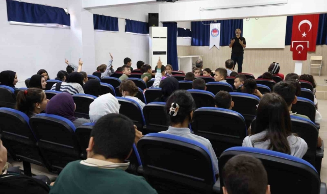 Ortaokul öğrencilerine seminer verildi