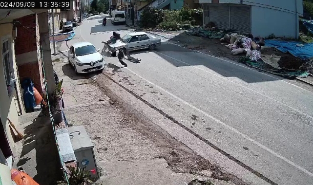 Otomobil ile çarpışan motosiklet sürücüsü havada takla attı