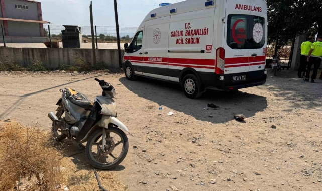 Otomobil motosiklete çarpıp kaçtı