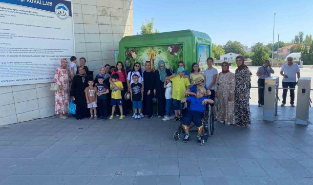 Özel öğrenciler, Hayvanat Bahçesi ve Bilim Merkezi'nde doyasıya eğlendi