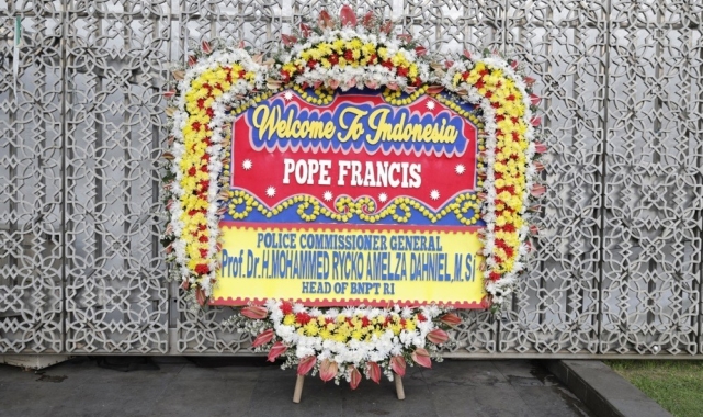 Papa Francis'ten Güney Doğu Asya'nın en büyük camisine ziyaret