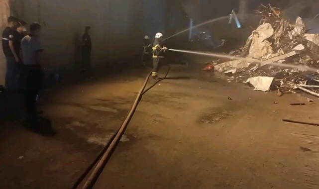 Payas'ta hurdalık alanda çıkan yangın söndürüldü