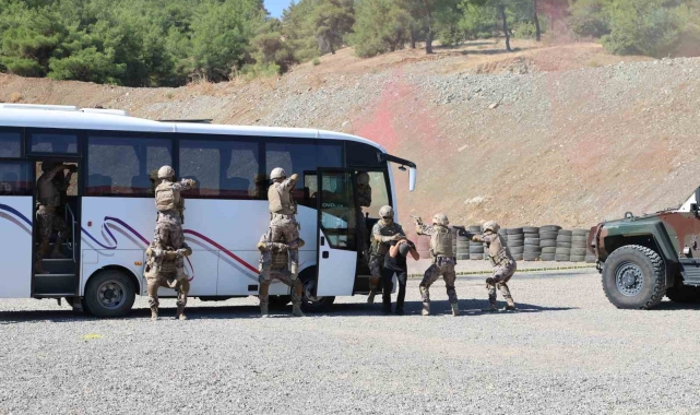 Polis Özel Harekat'tan gerçeği aratmayan tatbikat